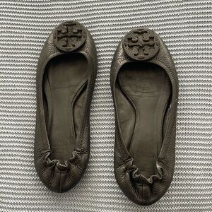 Tory Burch size 7 black shoes